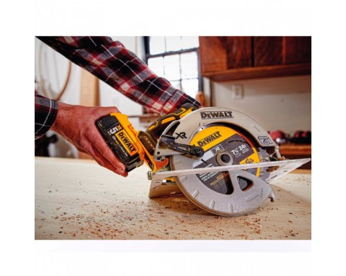 Пила дисковая аккумуляторная DeWALT DCS570NT