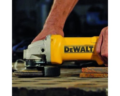 Шлифмашина угловая - болгарка сетевая DeWALT DWE4233