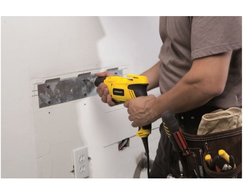 Шурупокрут мережевий STANLEY STDR5206