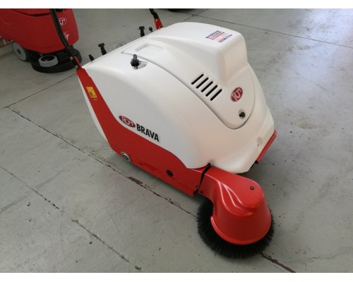 Підмітальна машина RCM BRAVA 900 ET