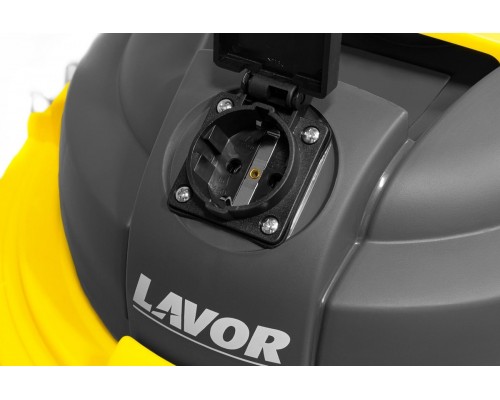 Пылесос для сухой и влажной уборки с розеткой LAVOR WTP 50 XE