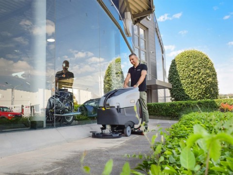 Простота и производительность: новая компактная поломоечная машина Moving 55