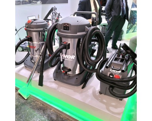 Строительный пылесос с розеткой LAVOR PRO WORKER EM