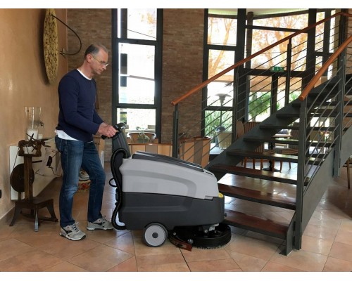 Підлогомийна машина LAVOR Dynamic 45 B в комплекті з ЗП