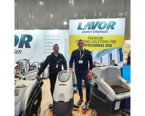 Поломоечная машина LAVOR Free Evo 50 BT с тяговым приводом и ЗУ в комплекте