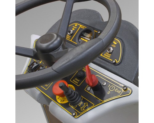 Підлогомиюча машина з місцем оператора LAVOR Comfort S-R 90